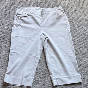 Chicos Elegant Women's Beige Capris